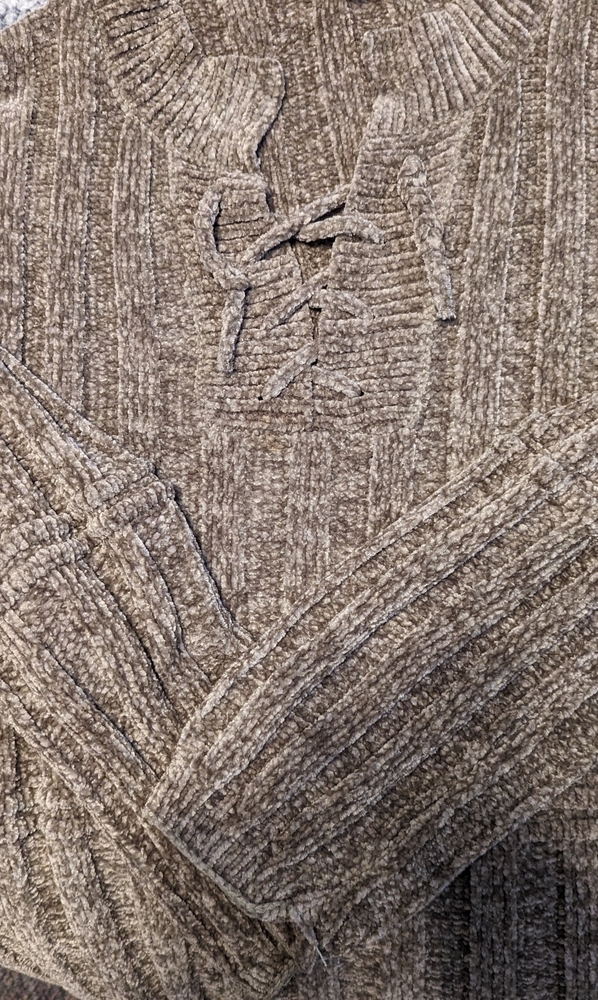 Buckle sweater